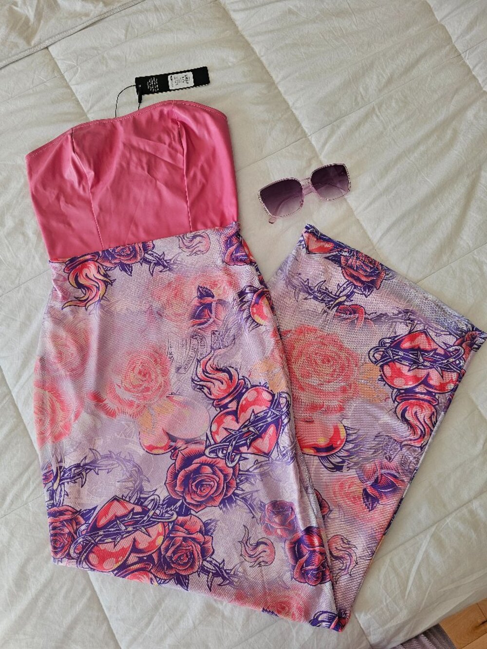 Robe longue bustier rose avec imprimé roses et cœurs / Floral Maxi Dress
